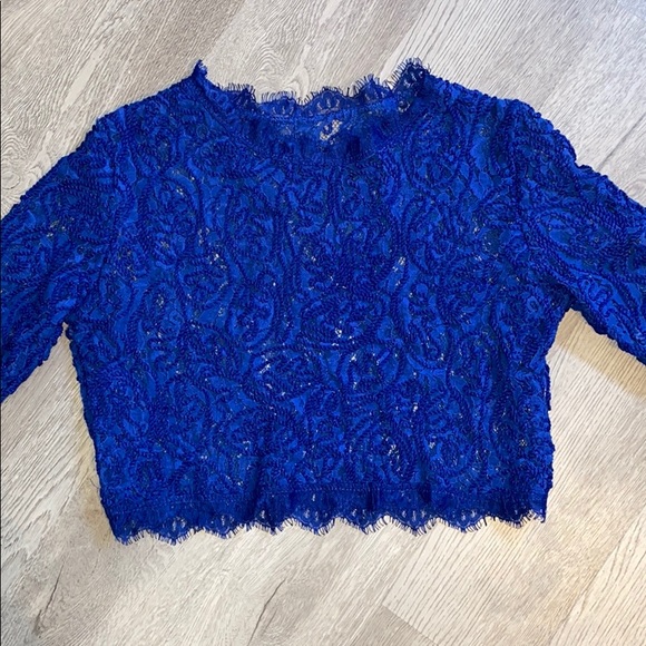 Blue lace embroidered crop top - Picture 4 of 5